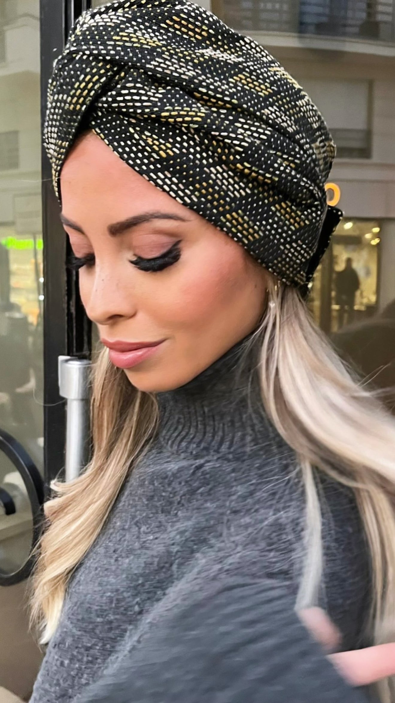 Turban Nattée Vert Jaune Ecru Fond Noir