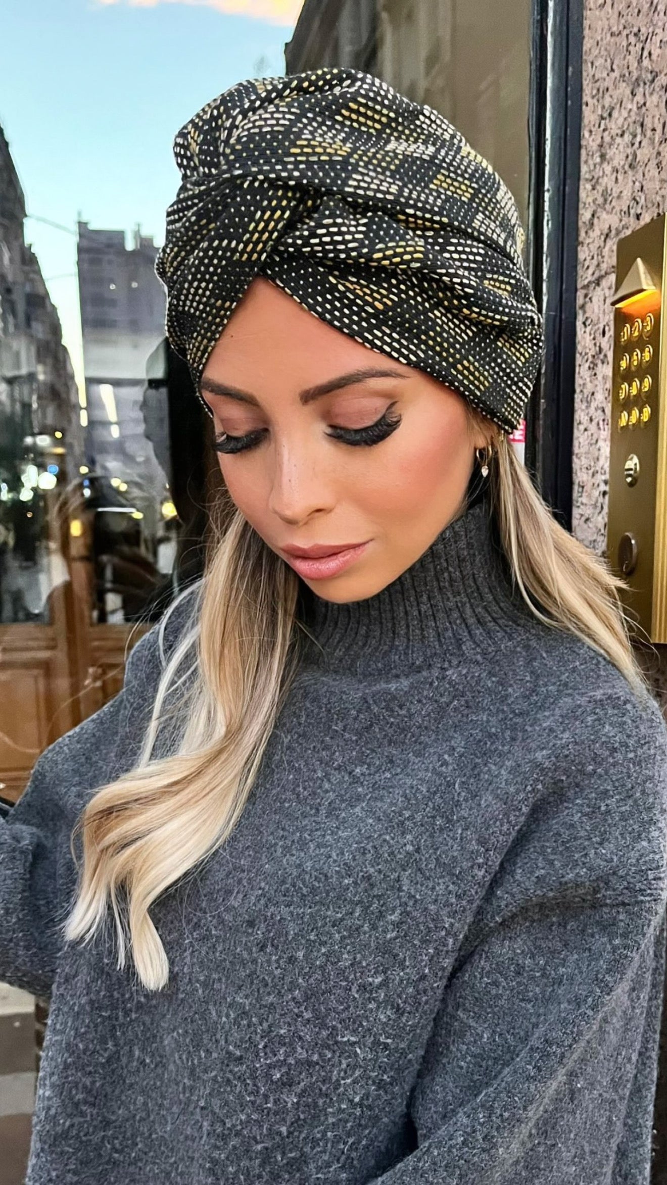 Turban Nattée Vert Jaune Ecru Fond Noir
