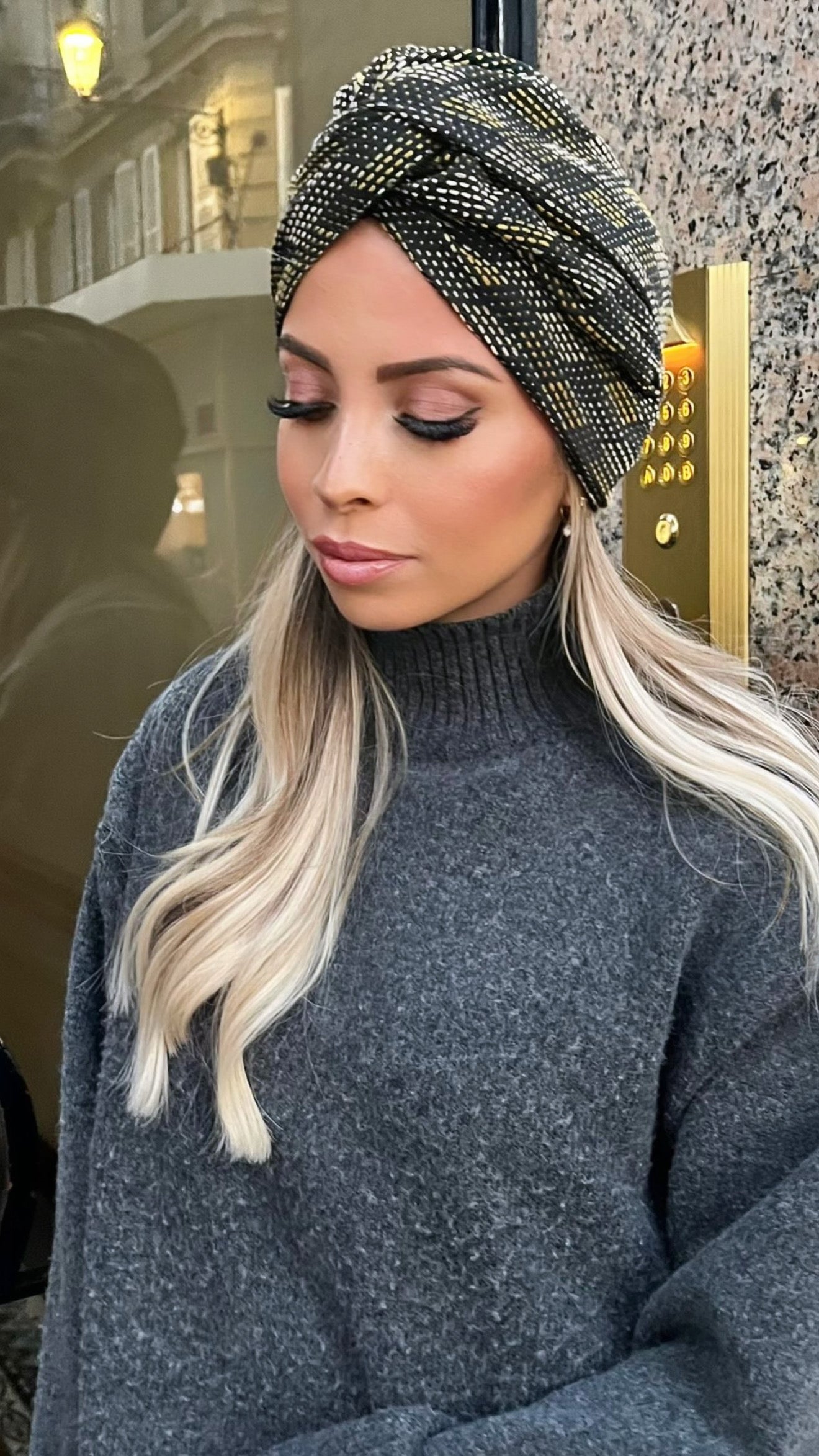 Turban Nattée Vert Jaune Ecru Fond Noir