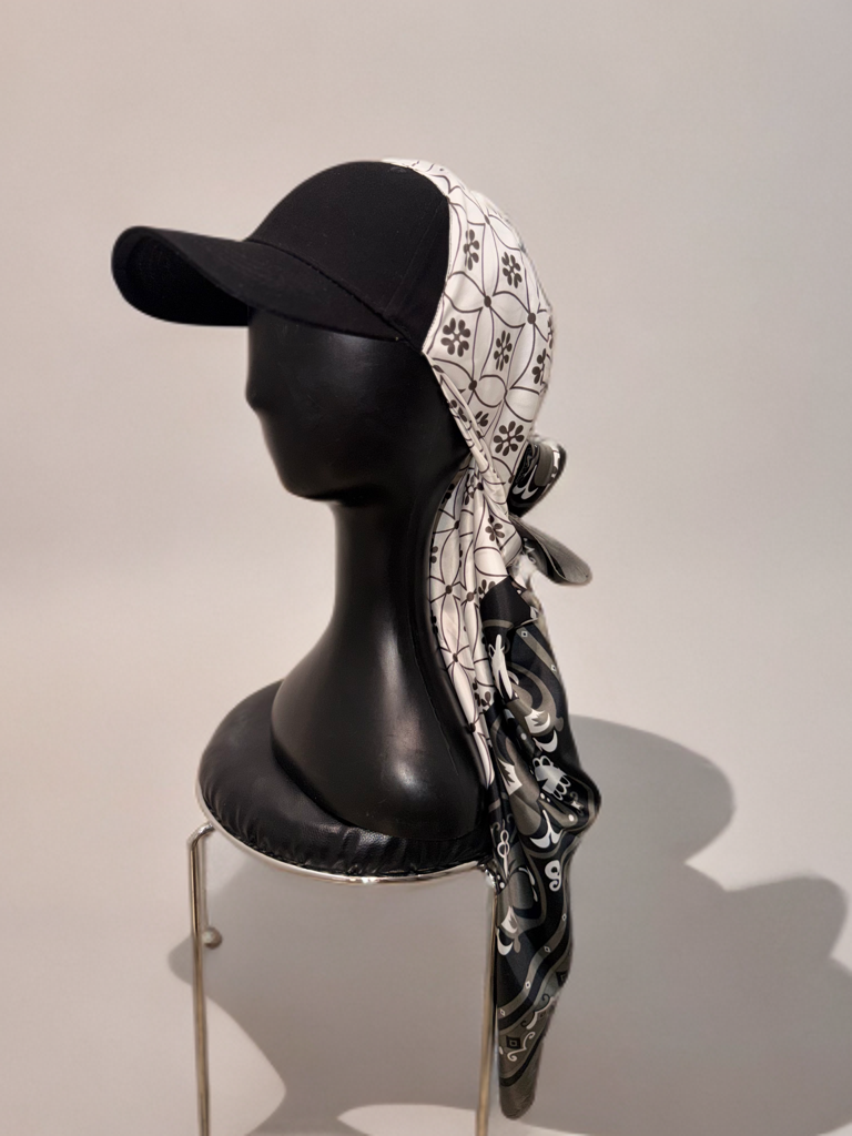 Casquette Foulard RM  Élégance Graphique Noir & Blanc