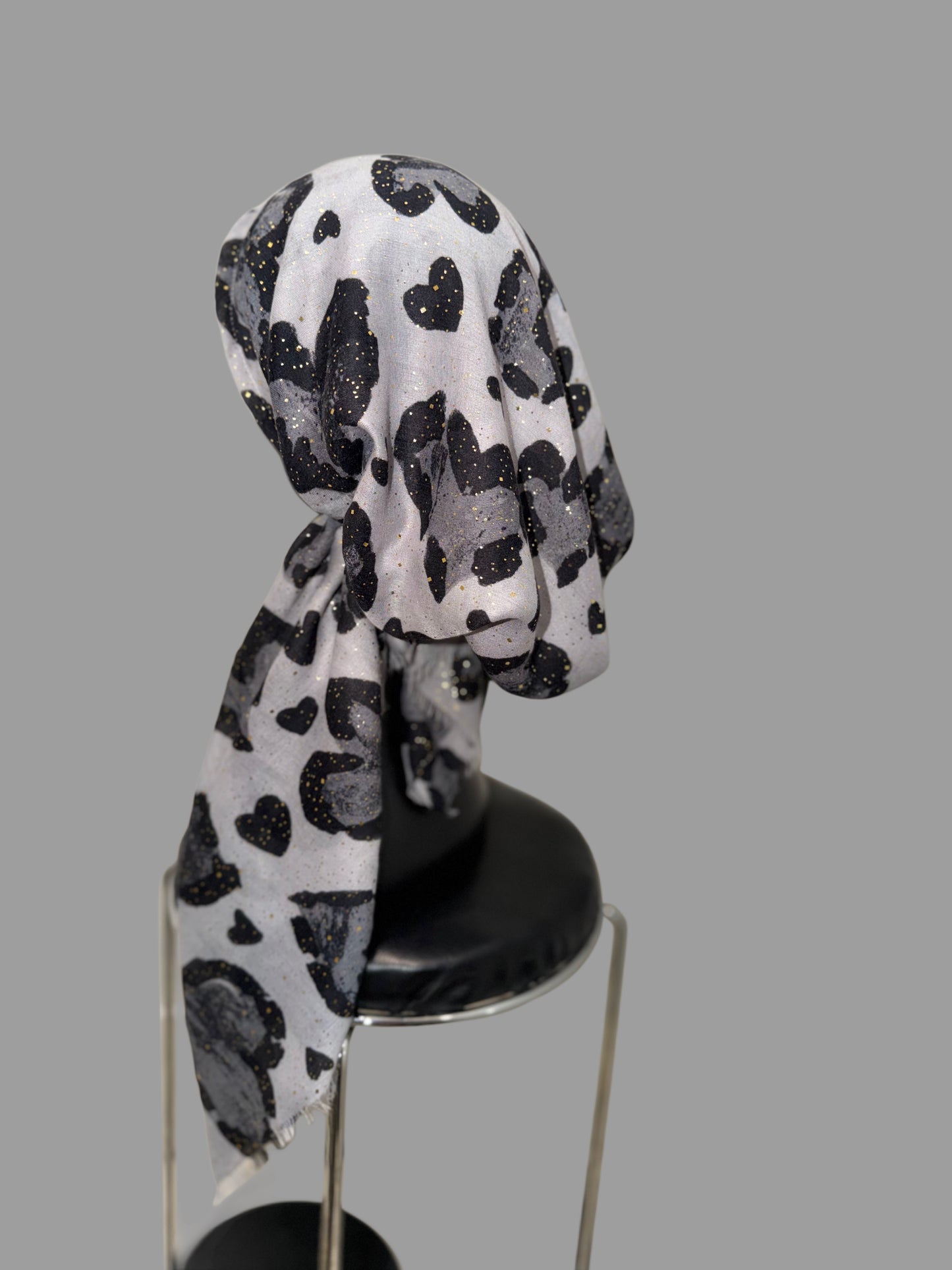 Foulard pré-noué gris léopard