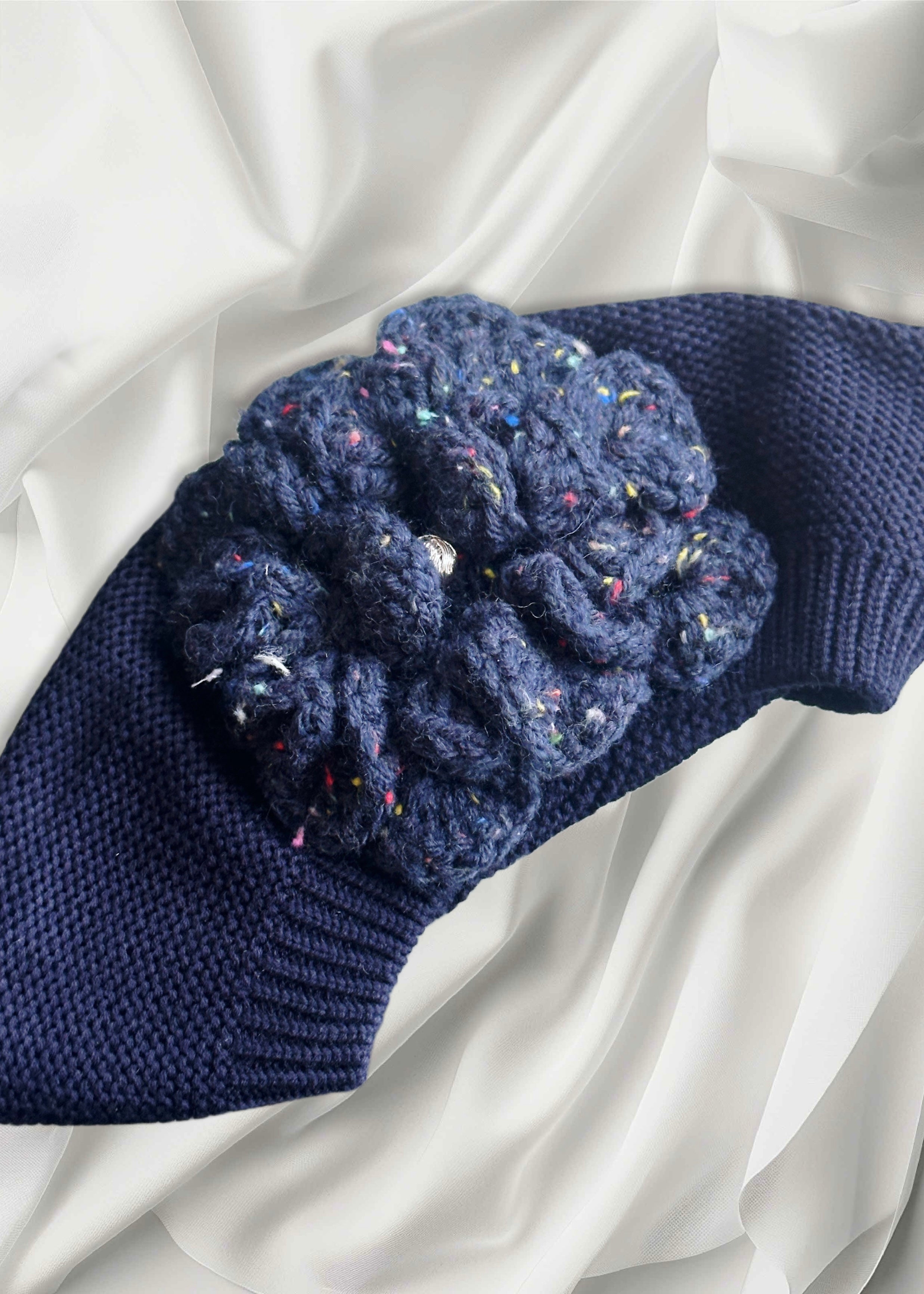 Béret marine fleur crochet