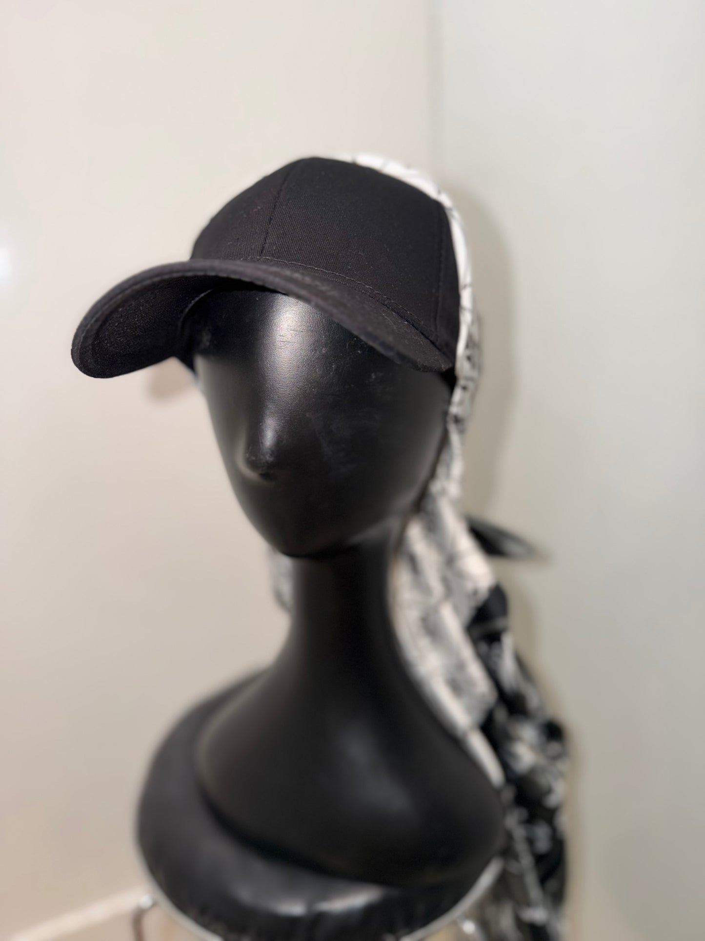 Casquette Foulard RM  Élégance Graphique Noir & Blanc