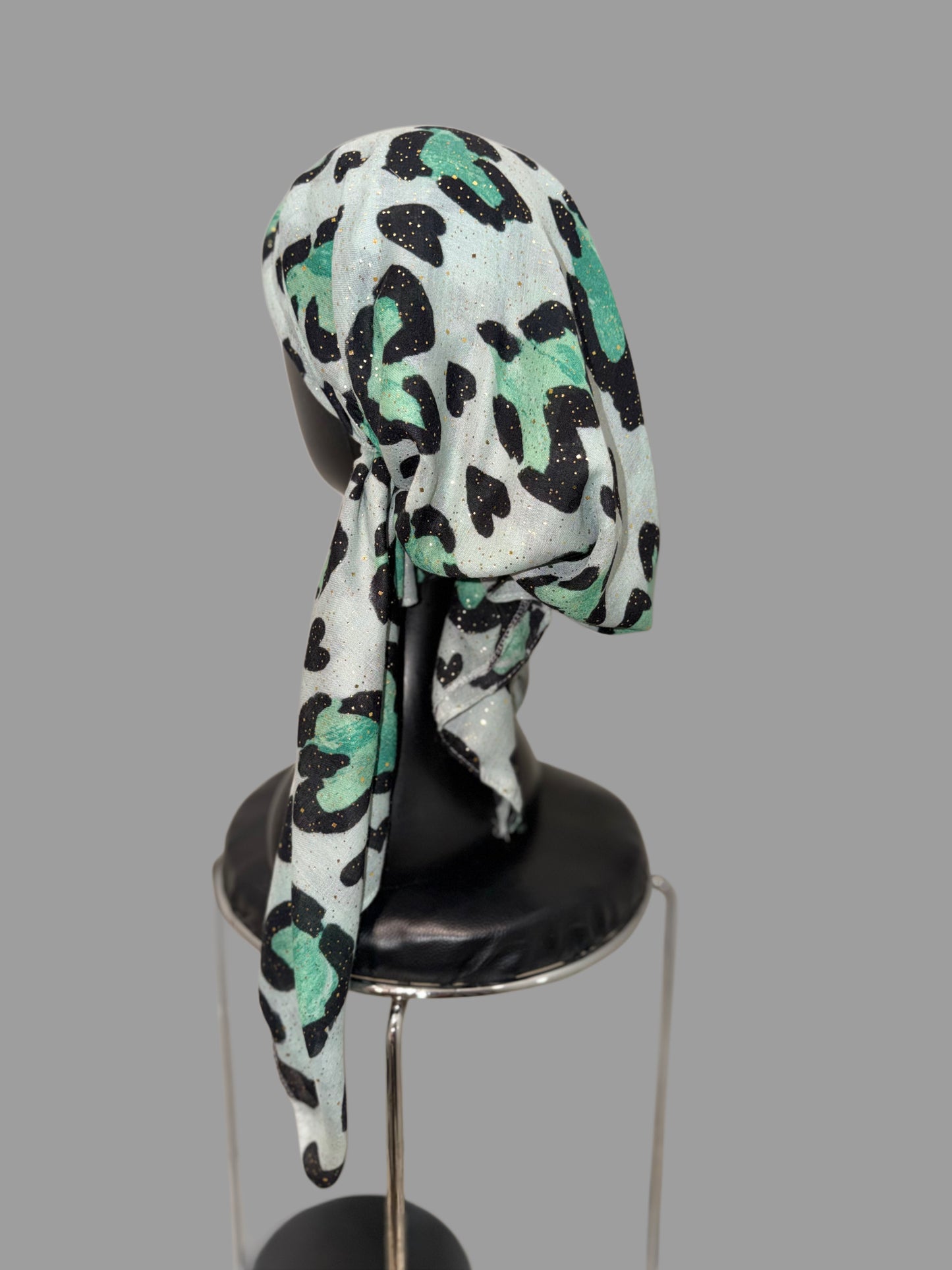 Foulard pré-noué vert léopard