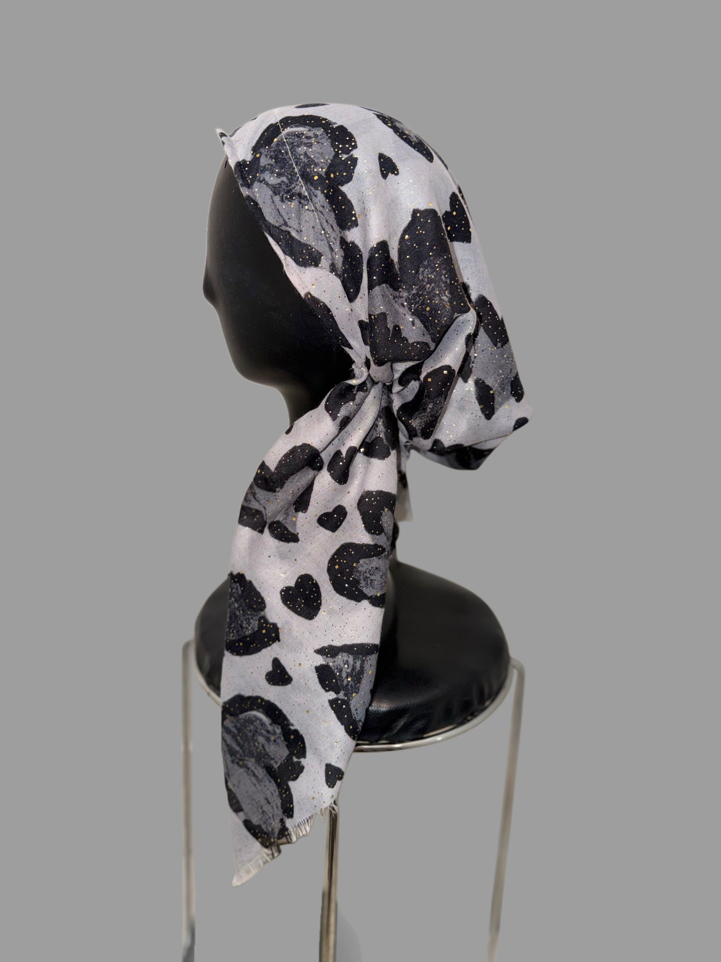 Foulard pré-noué gris léopard